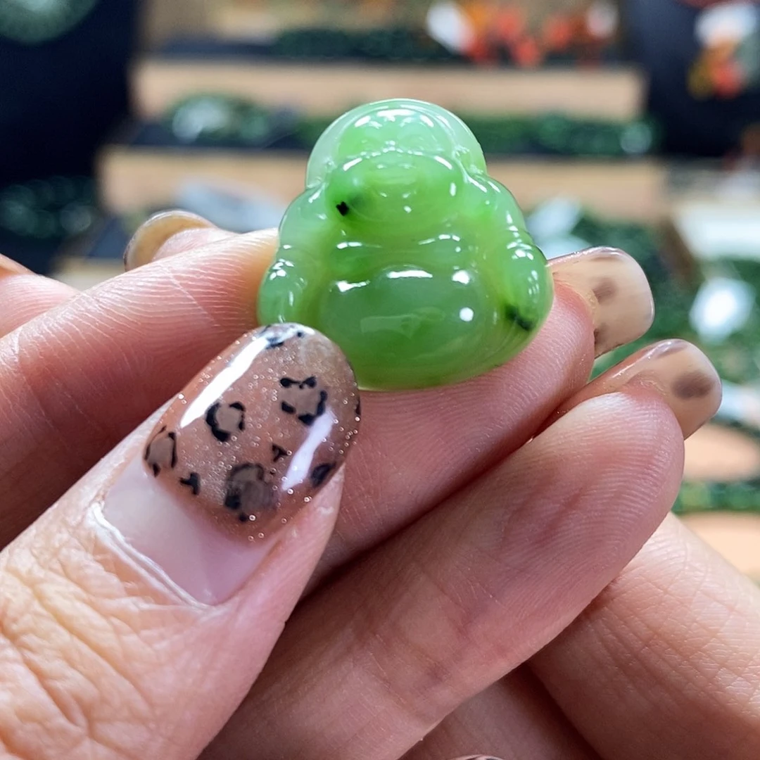 颈饰未镶嵌和田玉（碧玉）