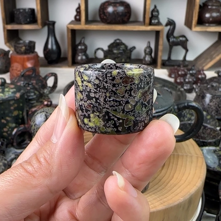 财**郎梅花玉彩梅扳指茶摆件