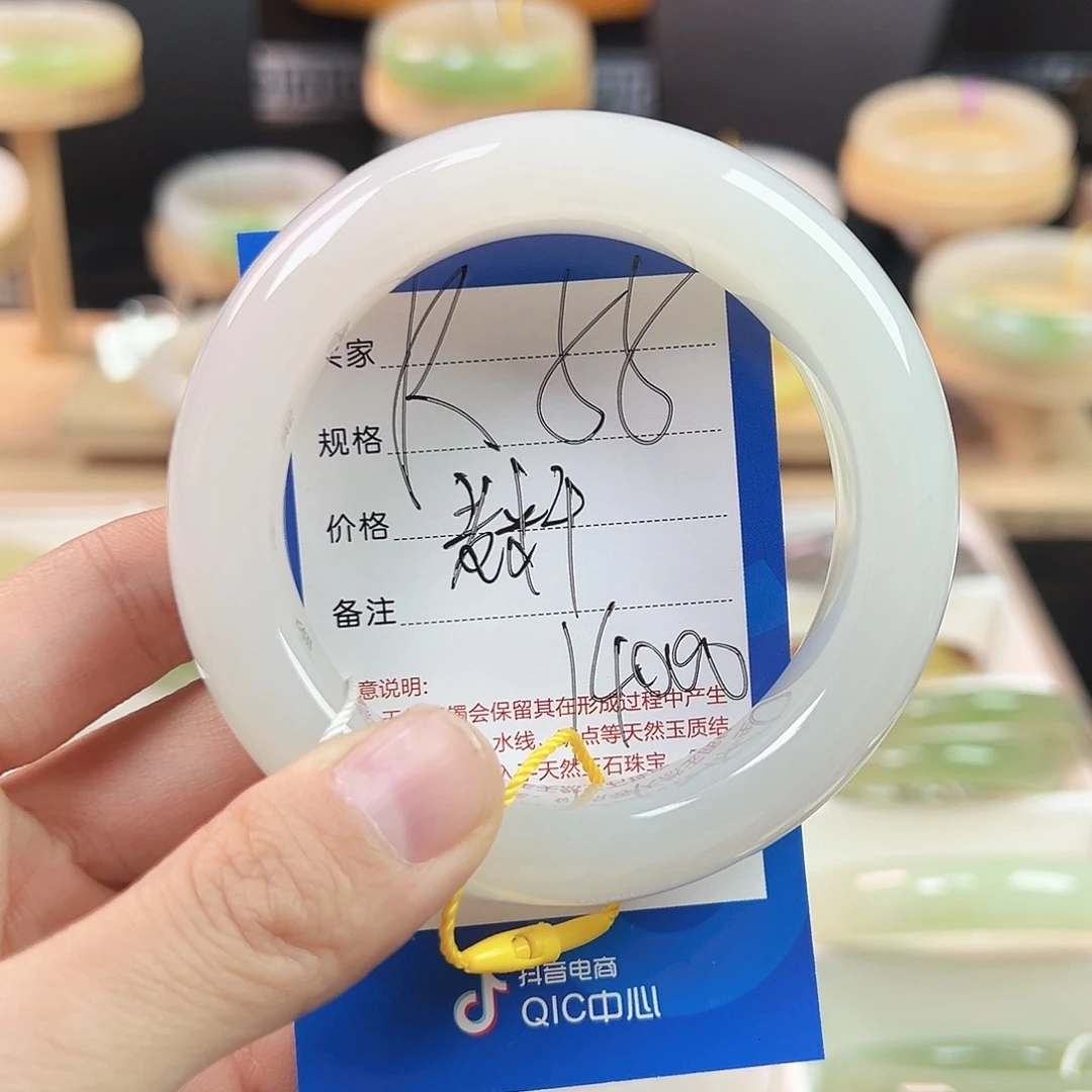 快***情和田玉未镶嵌手镯