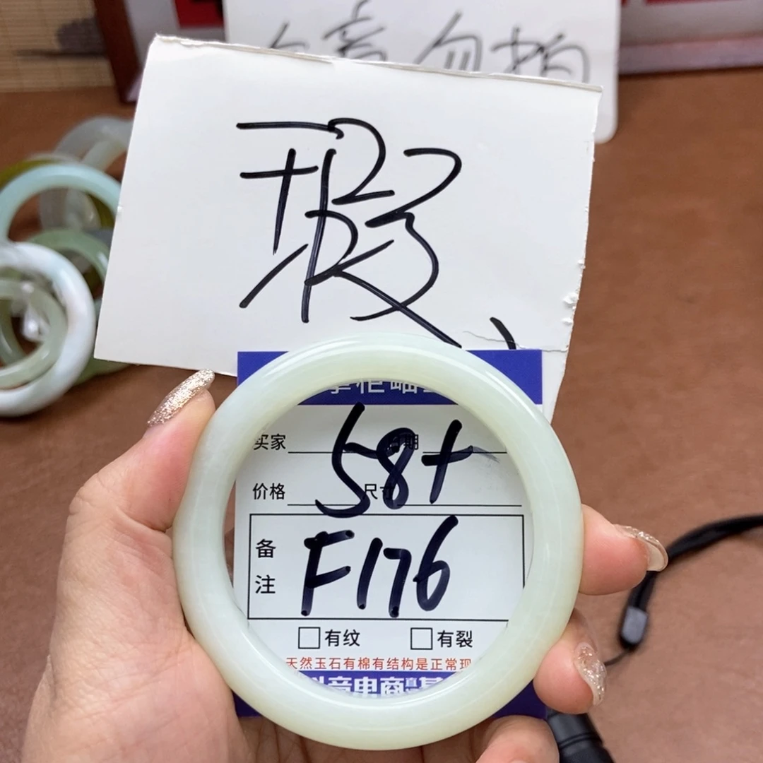 岫玉手镯手镯未镶嵌