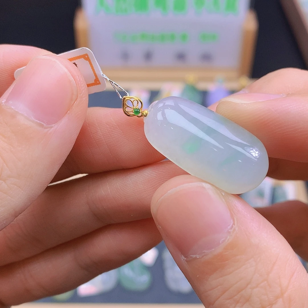 翡翠18K金镶嵌颈饰翡翠