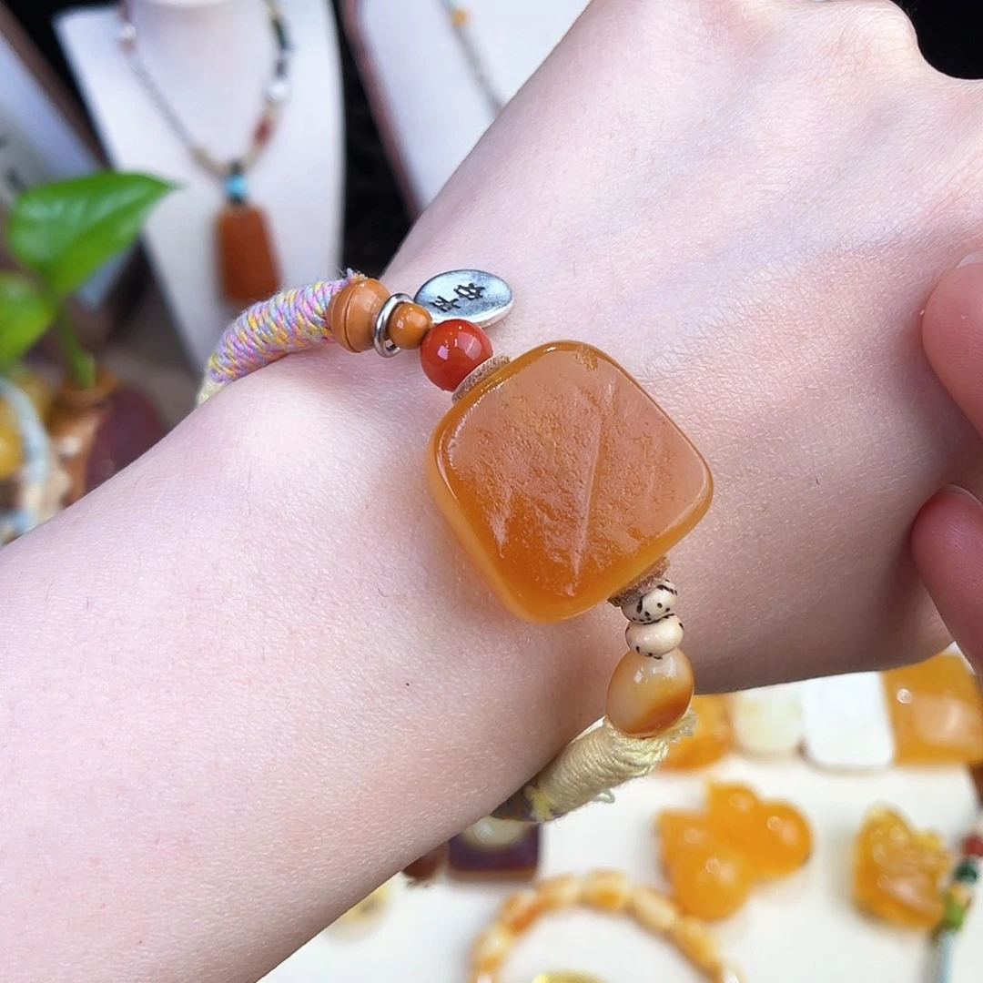 未镶嵌琥珀珠宝奇石，