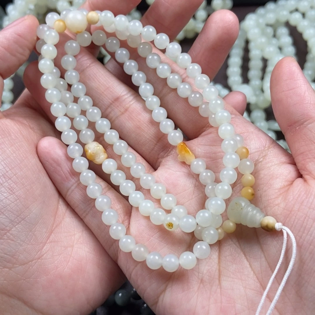 和田玉把件未镶嵌月****头