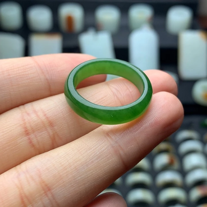 和田玉未镶嵌颈饰玉*