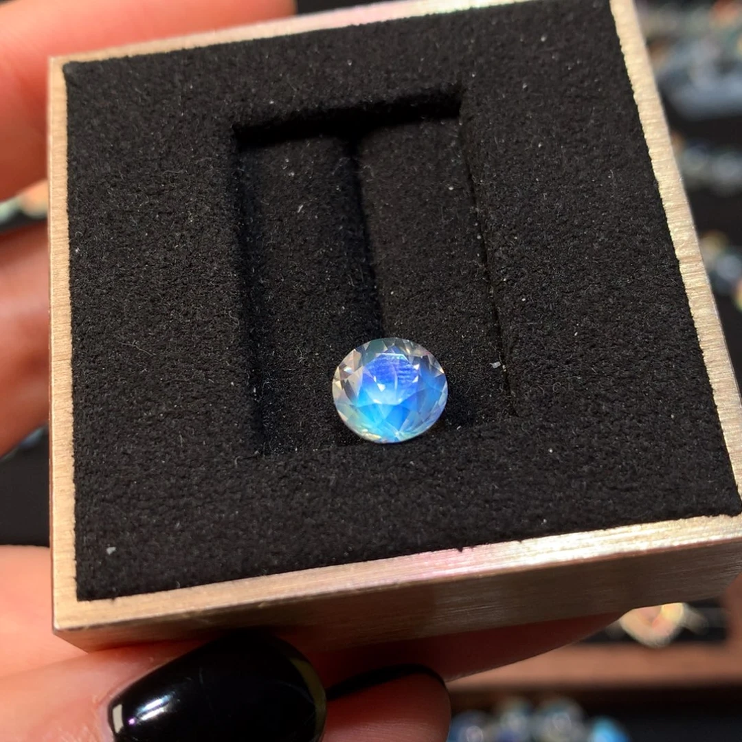 未镶嵌裸石月光石深***猫