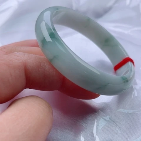 翡翠手镯未镶嵌正52.8