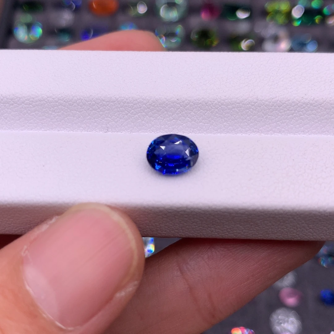 蓝宝石裸石未镶嵌