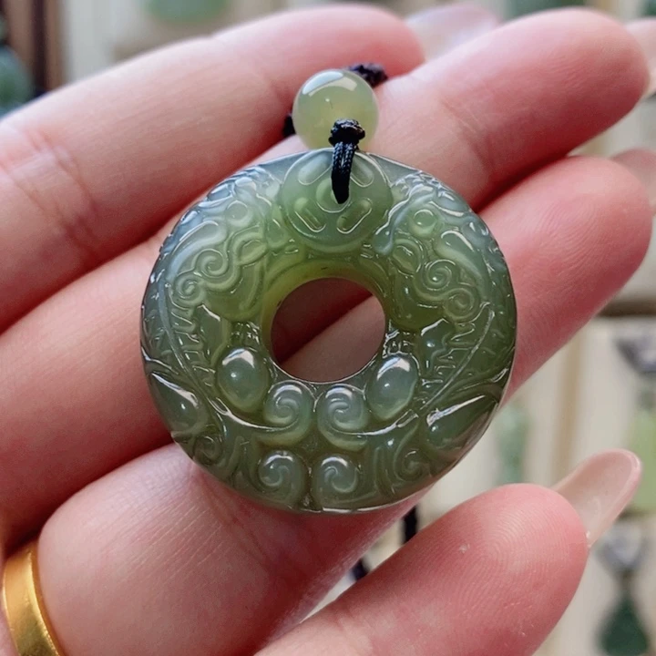 千***城和田玉未镶嵌颈饰