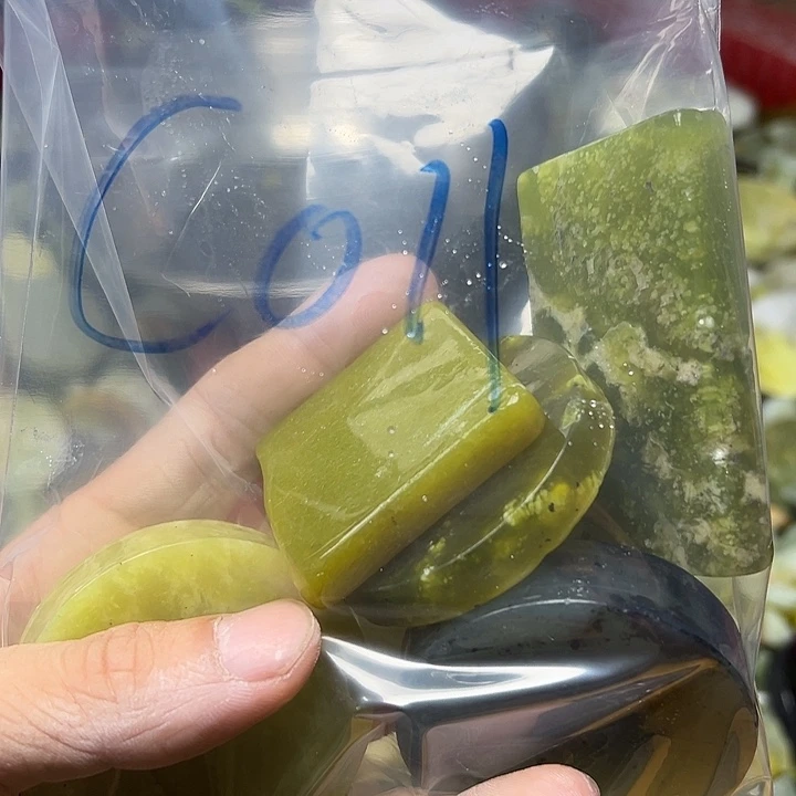 泉***赏蛇纹石玉未镶嵌鱼缸石，盆景石