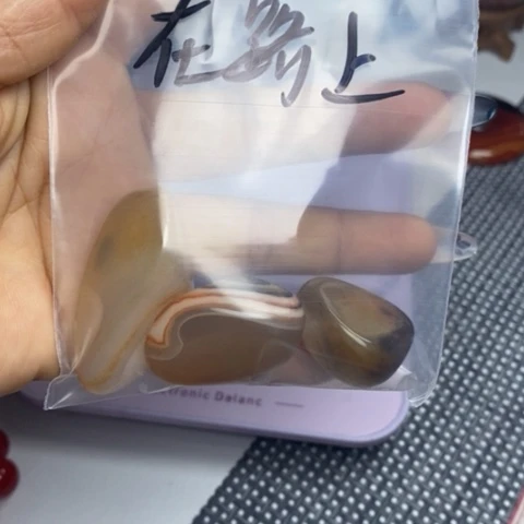 未镶嵌玛瑙/玉髓珠宝奇石在*上