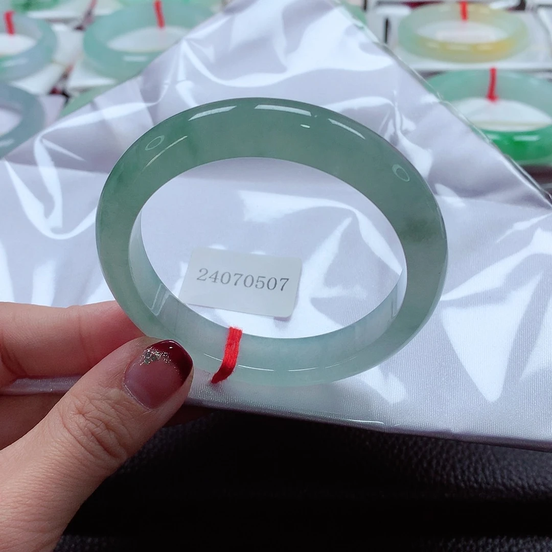 翡翠手镯未镶嵌天然A货翡翠