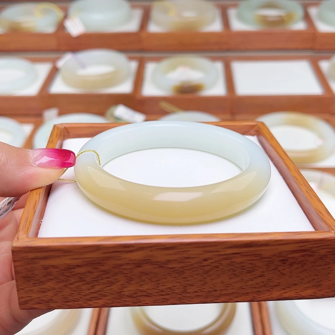 和田玉手镯未镶嵌55.8