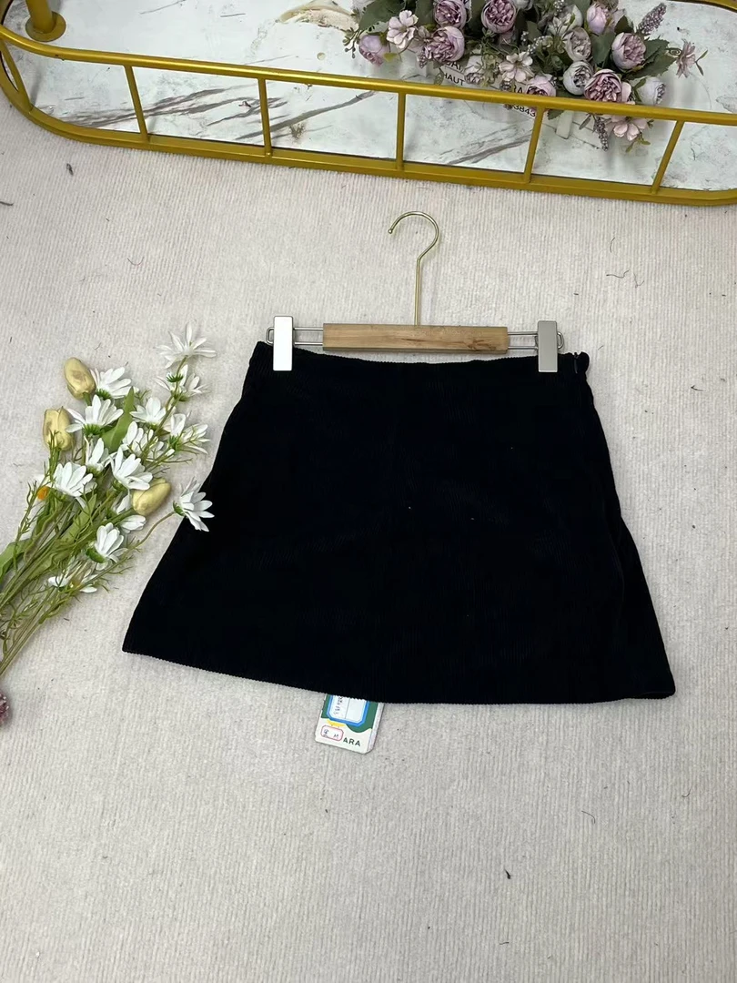 唯琳剪标   7仓H6-4-1241款   复古灯芯绒半身裙（内有短裤）