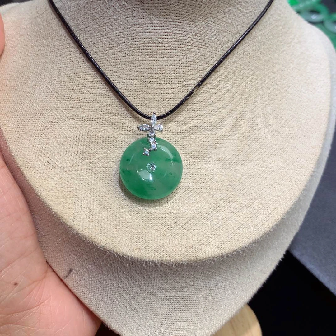 颈饰银S925镶嵌石英质玉（非洲翠）