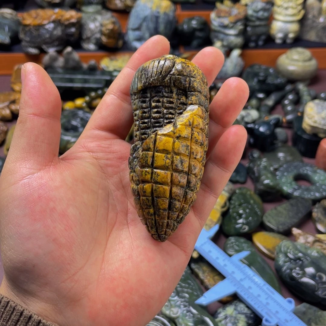 【闪购商品】未镶嵌岫岩河磨玉（透闪石质玉）挂件