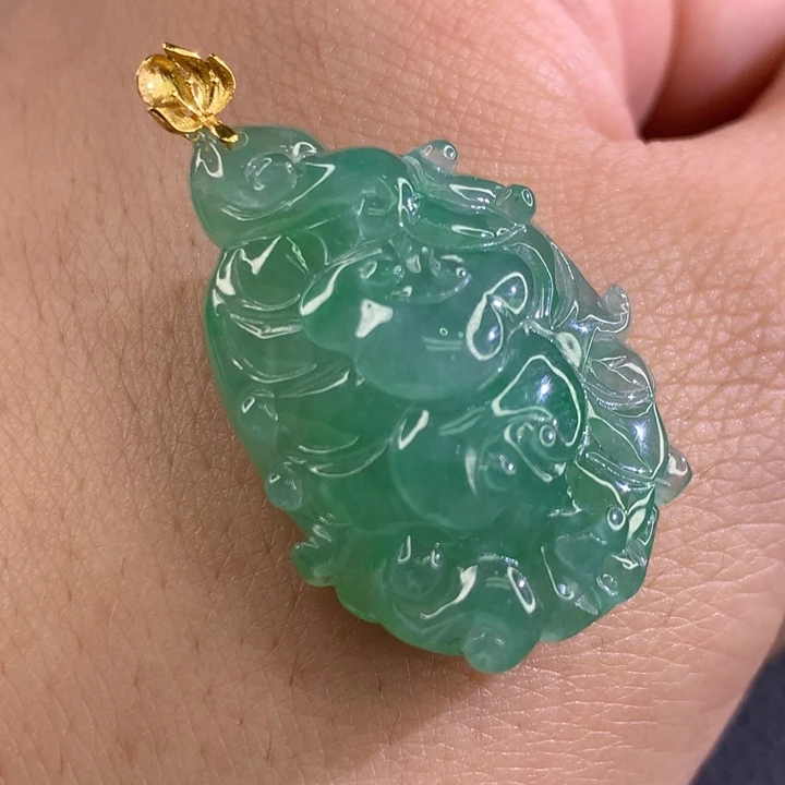 翡翠18K金镶嵌颈饰翡翠