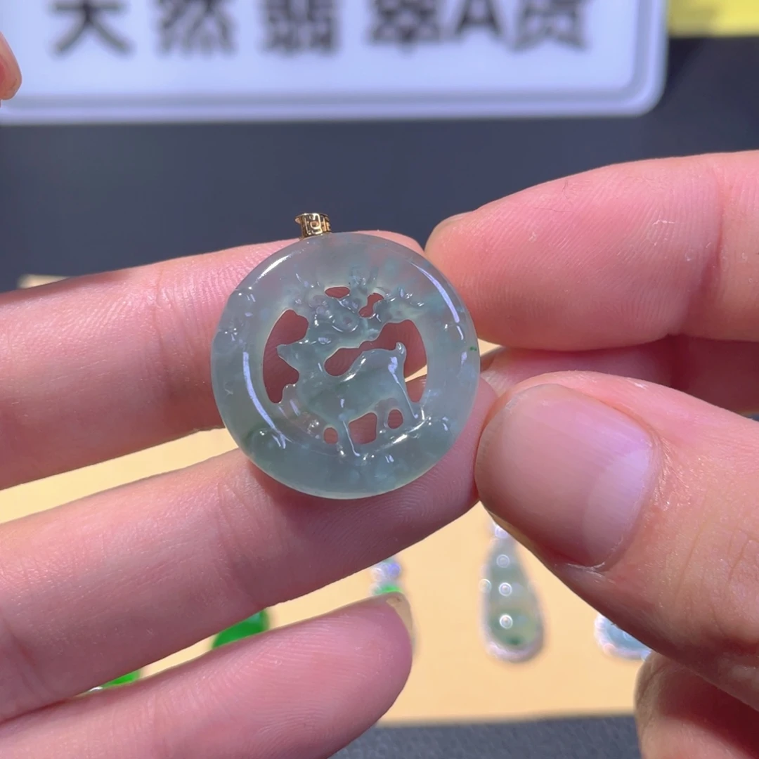 翡翠18K金镶嵌颈饰