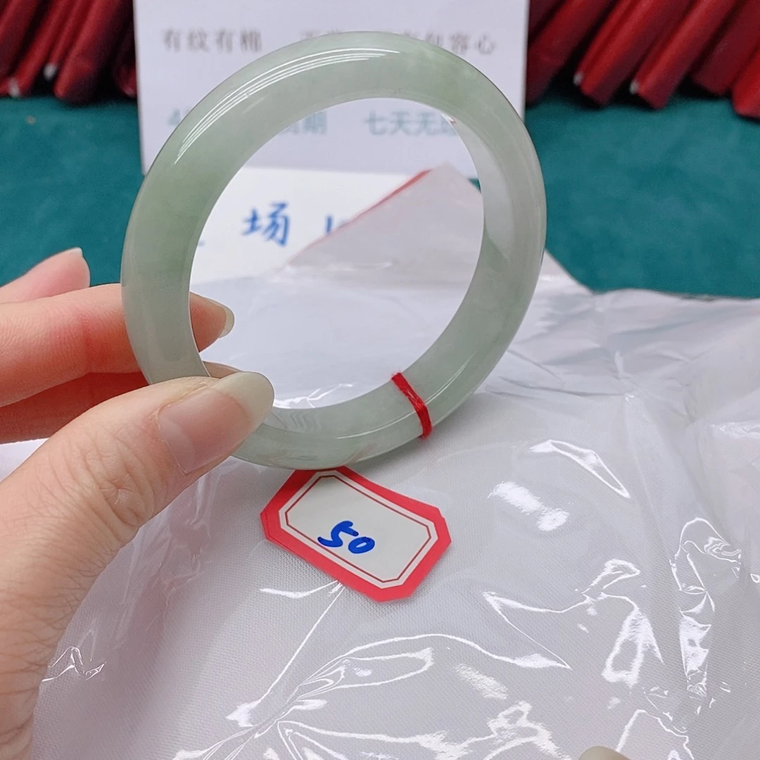 翡翠手镯未镶嵌辛*亚50000000000