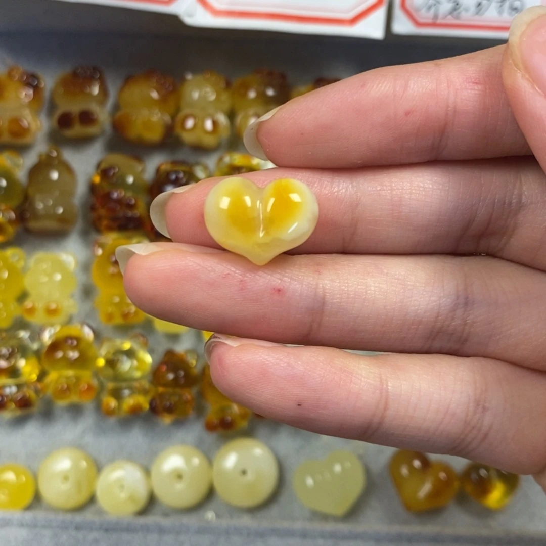 未镶嵌颈饰蜜蜡?****?屁桃