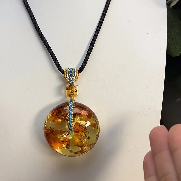 未镶嵌颈饰琥珀（花珀）