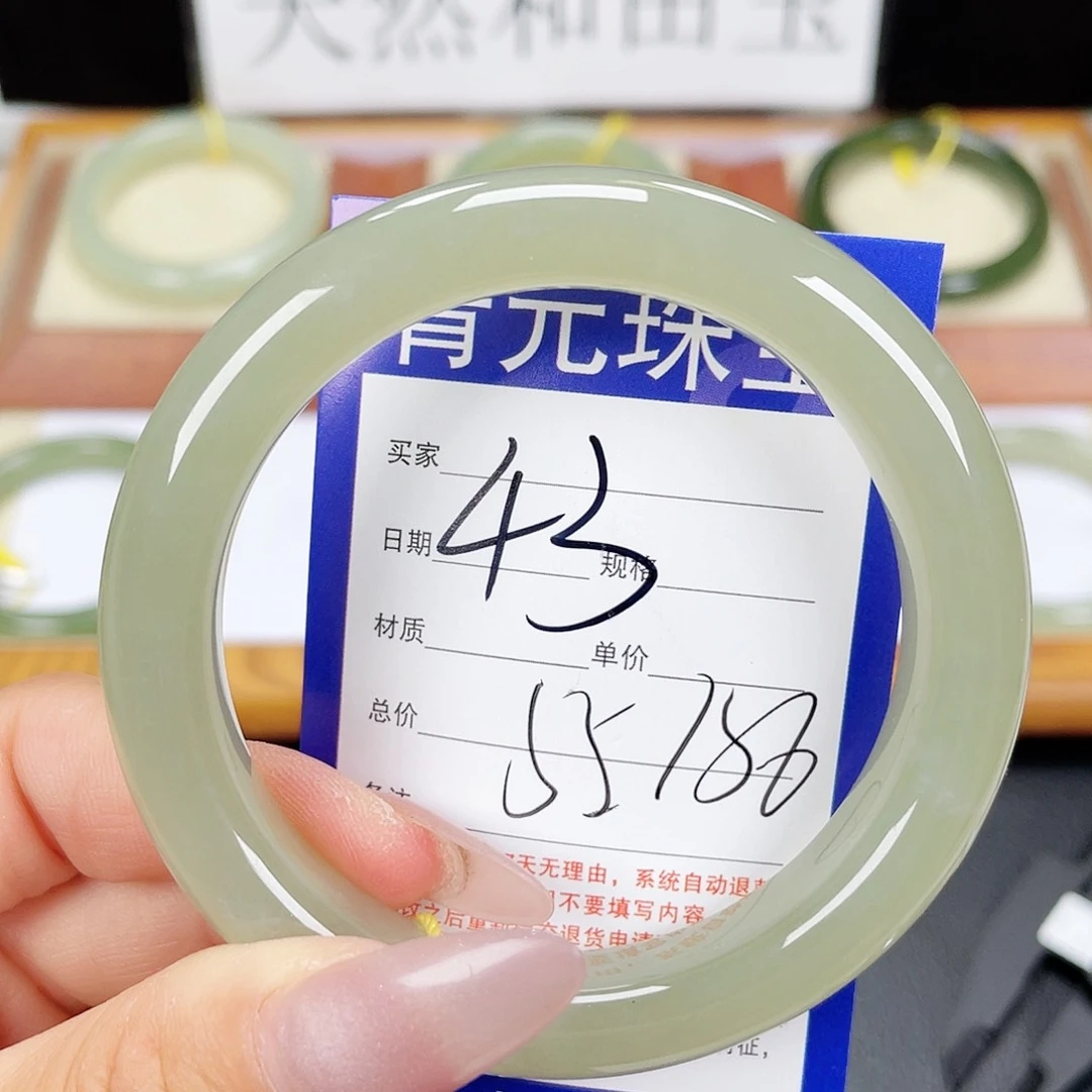 和田玉手镯未镶嵌