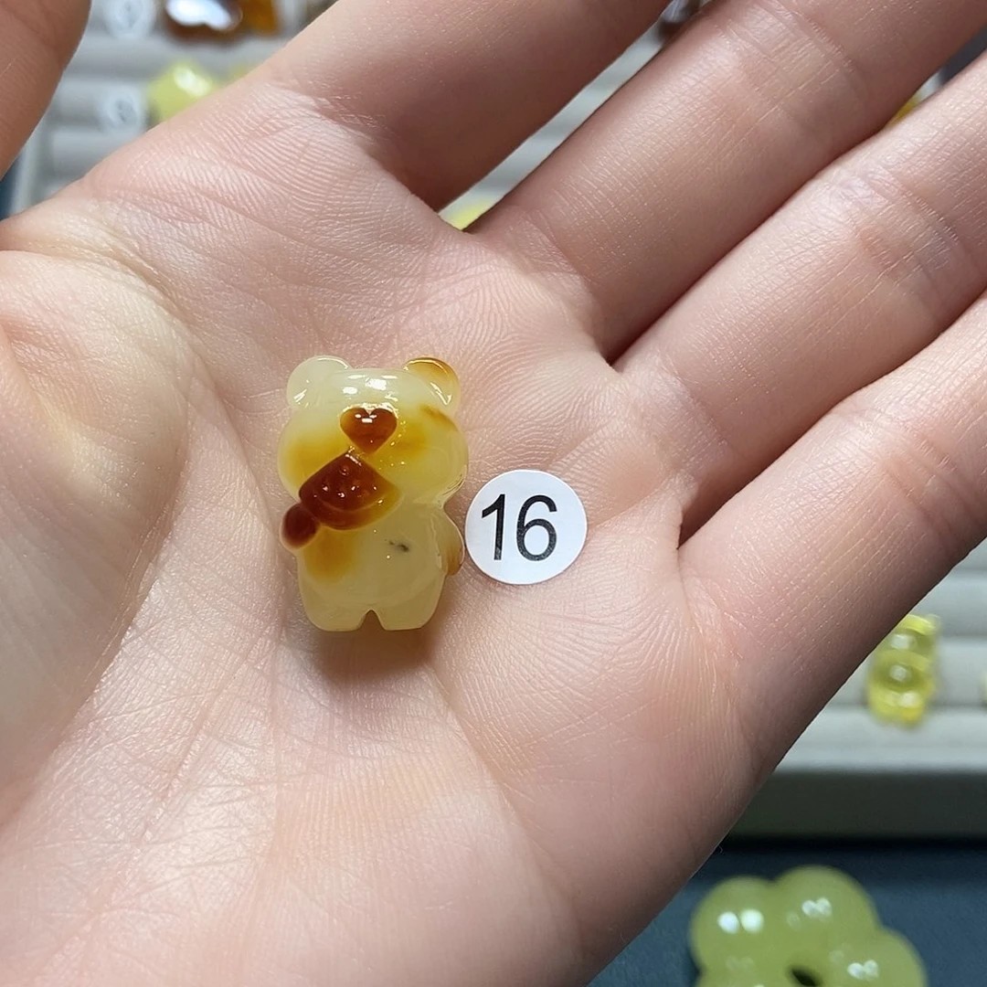 琥珀裸石未镶嵌，