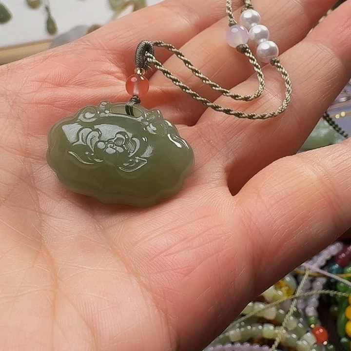 和田玉未镶嵌颈饰