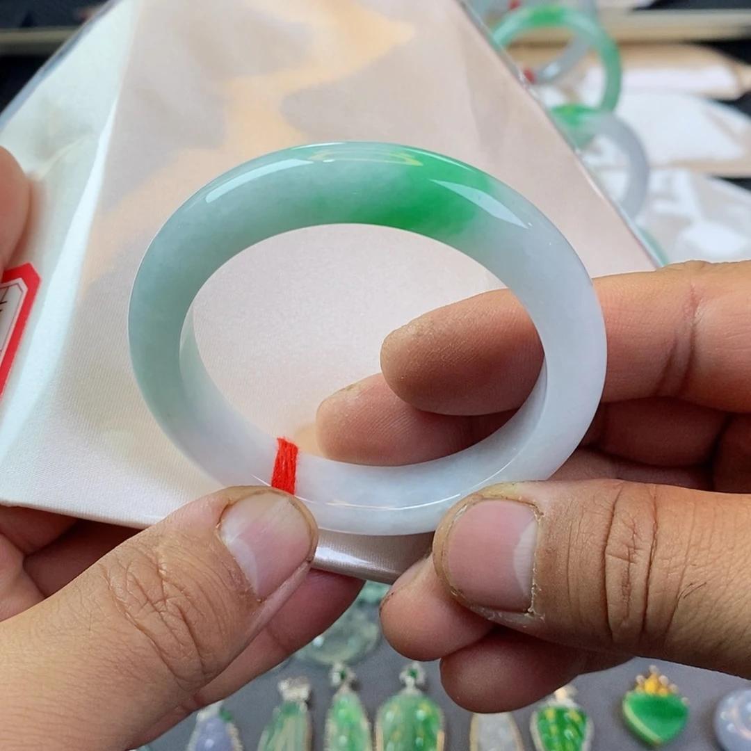 【闪购商品】未镶嵌手镯翡翠