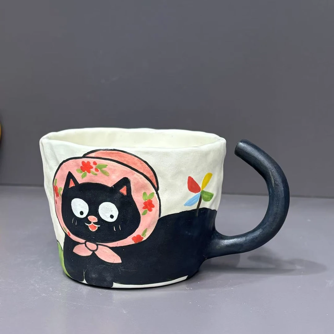 174戴帽子小黑猫手绘把手水杯