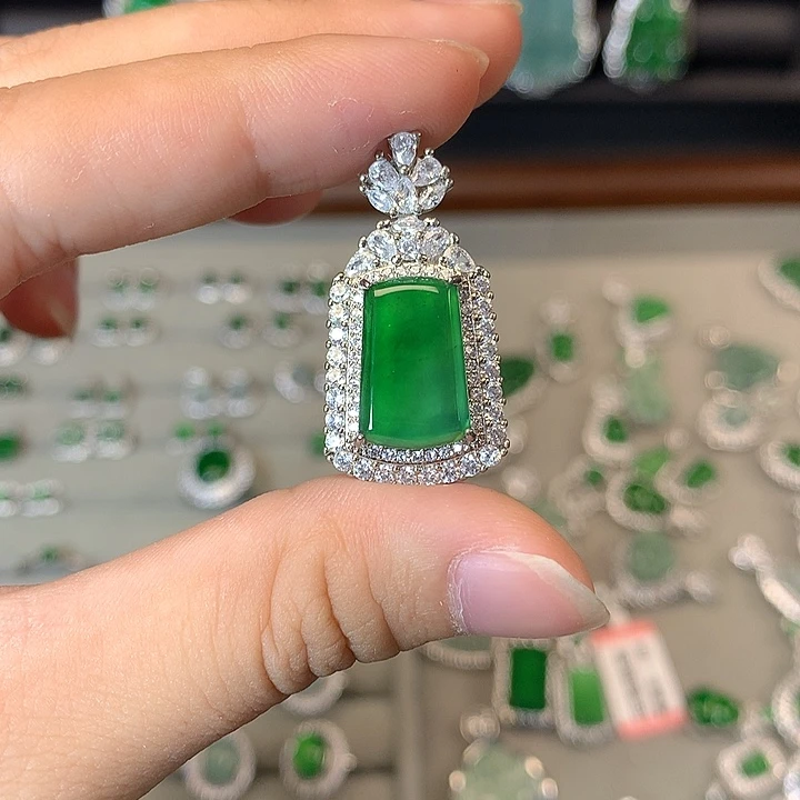 翡翠未镶嵌颈饰吊坠