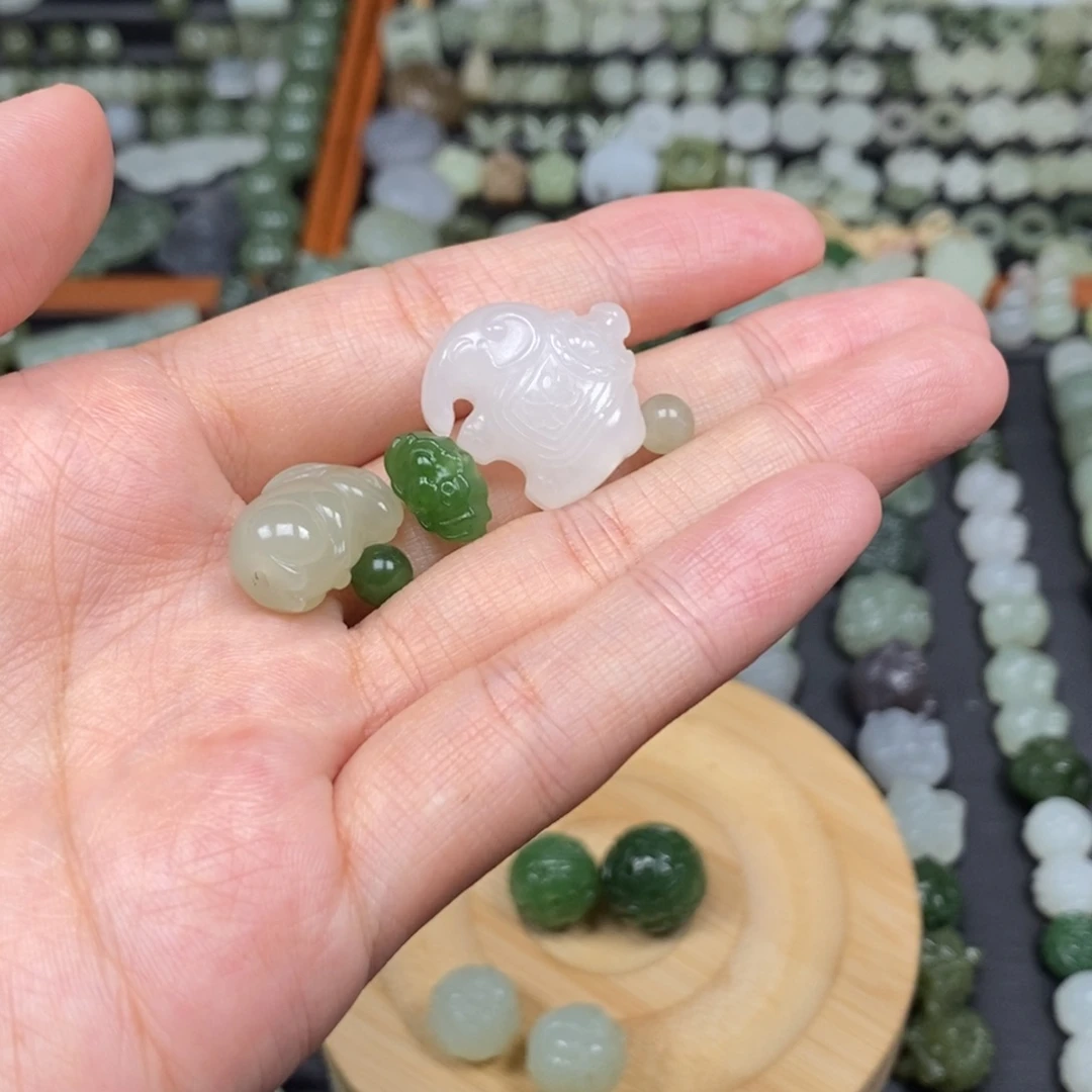 翎***羽颈饰未镶嵌和田玉
