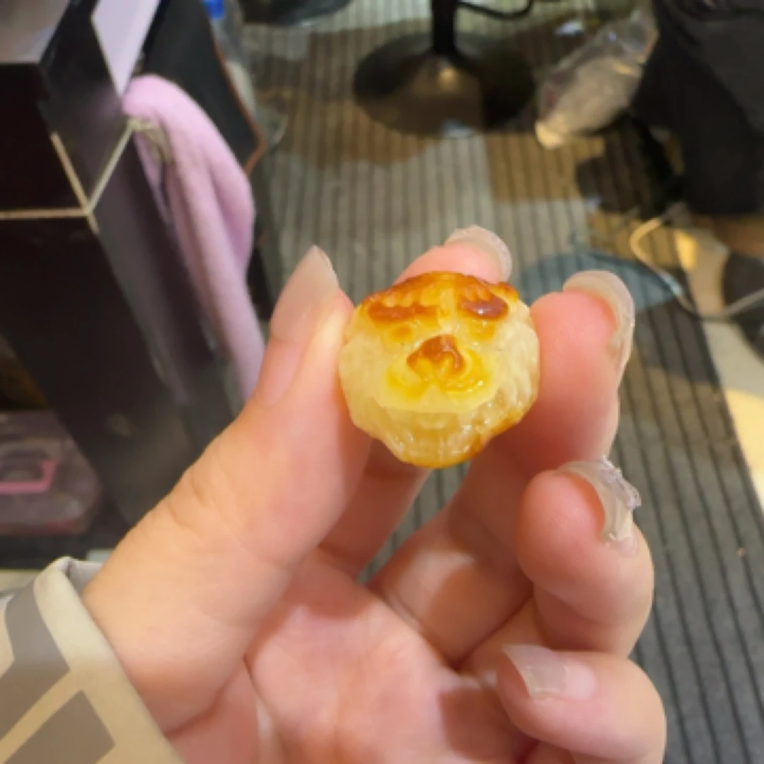 特价处理蜜蜡小虎头 尺寸24*19*15mm