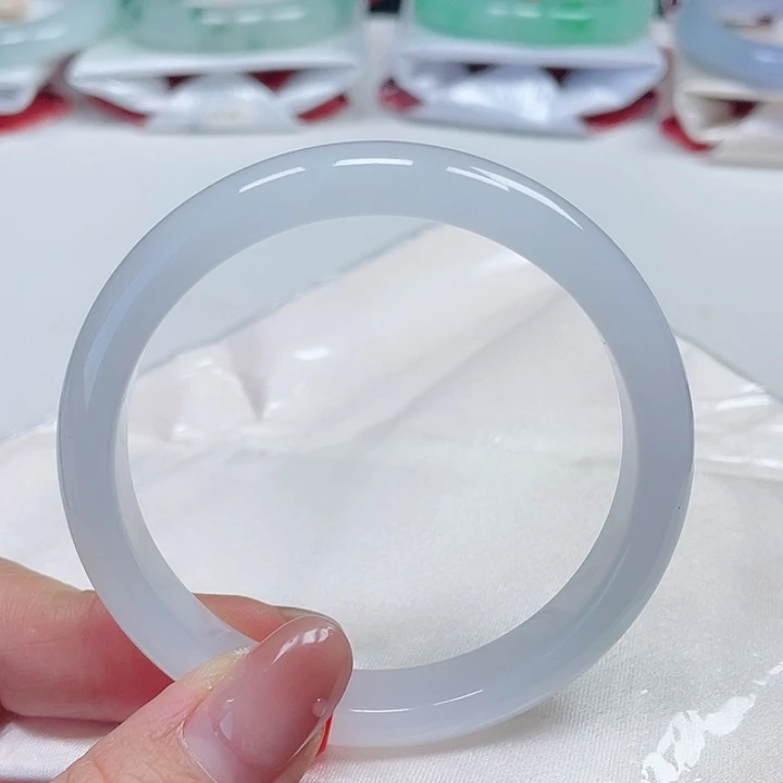 翡翠手镯未镶嵌缅甸翡翠