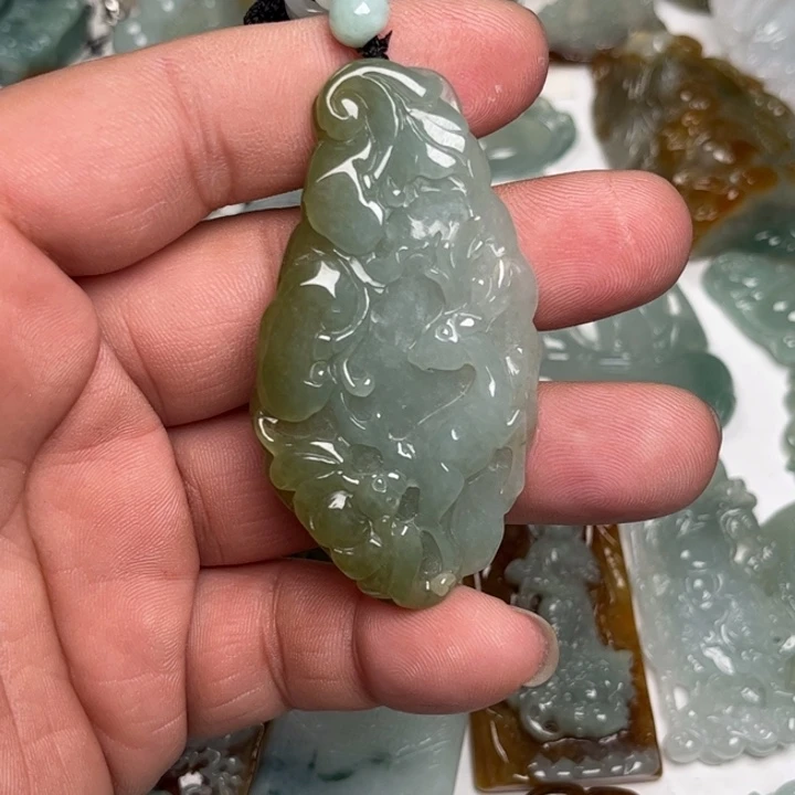 翡翠未镶嵌颈饰鹿