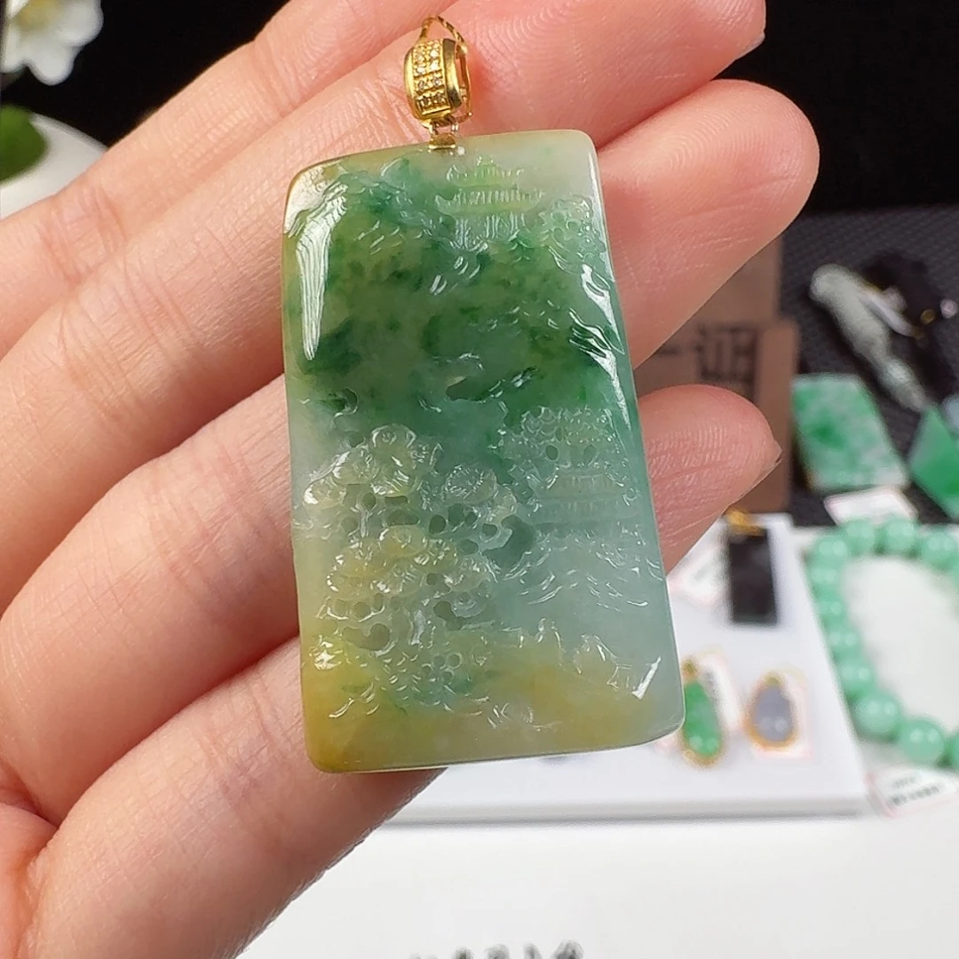 翡翠18K金镶嵌颈饰