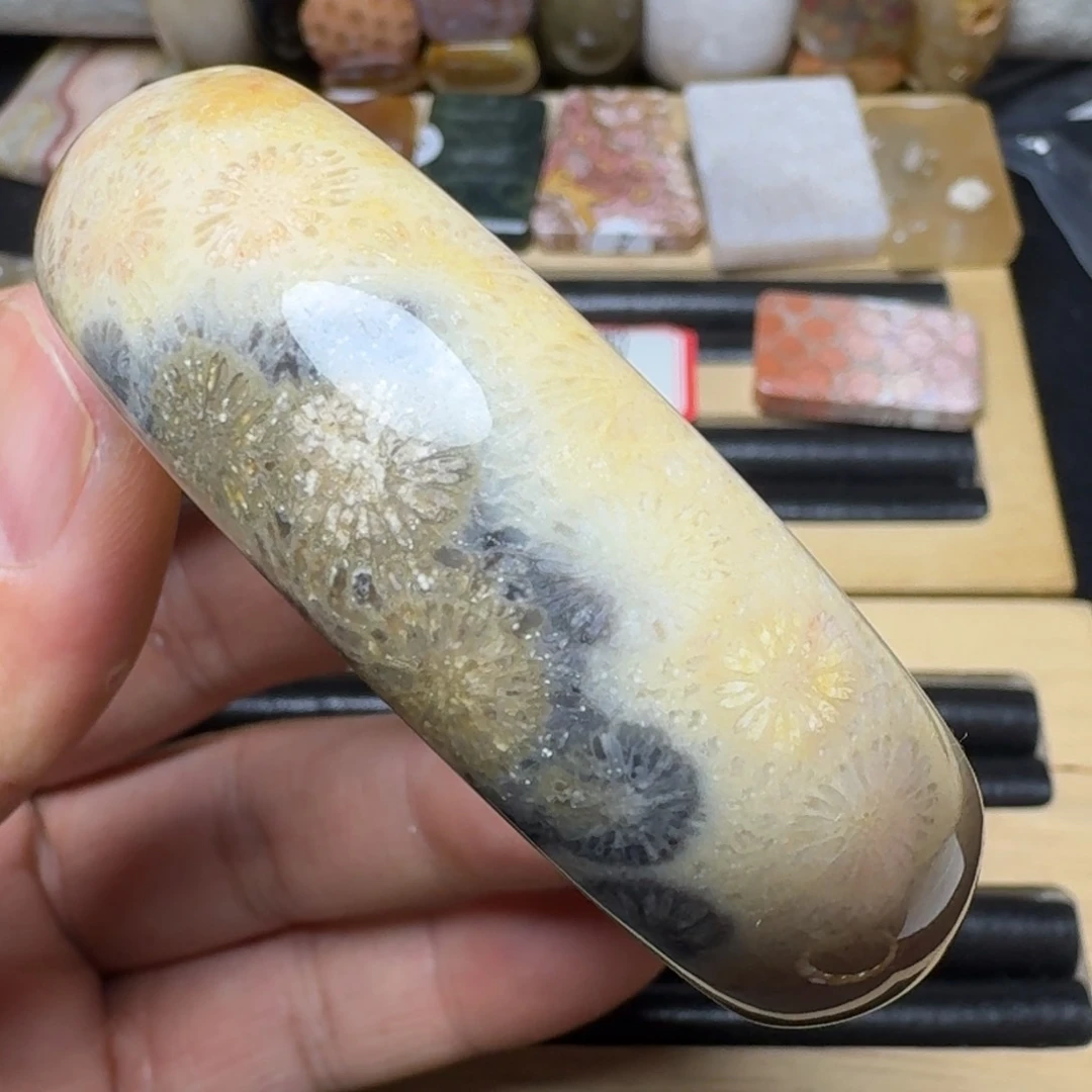 硅化玉纯天然色有机玉石未镶嵌梦*