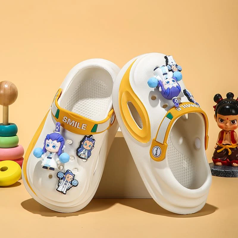 哪吒儿童洞洞鞋男童夏季新款卡通防滑凉拖鞋室内外穿包头鞋中大童