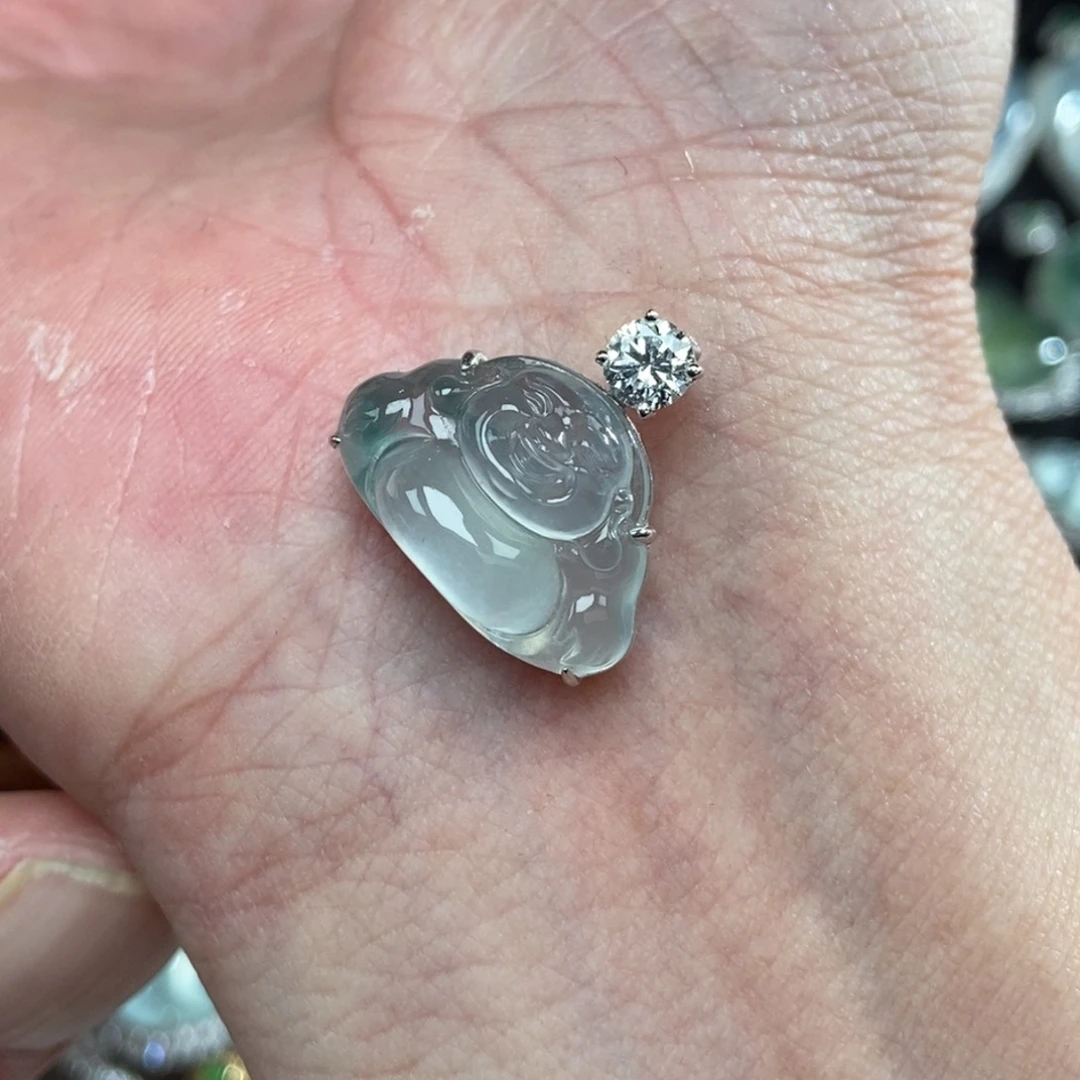 颈饰18K金镶嵌翡翠佛公