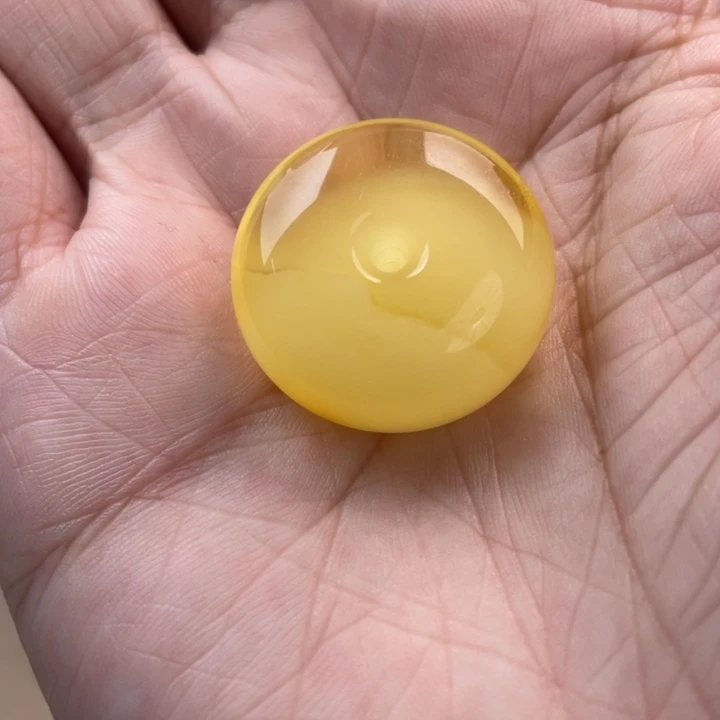 琥珀未镶嵌颈饰如图