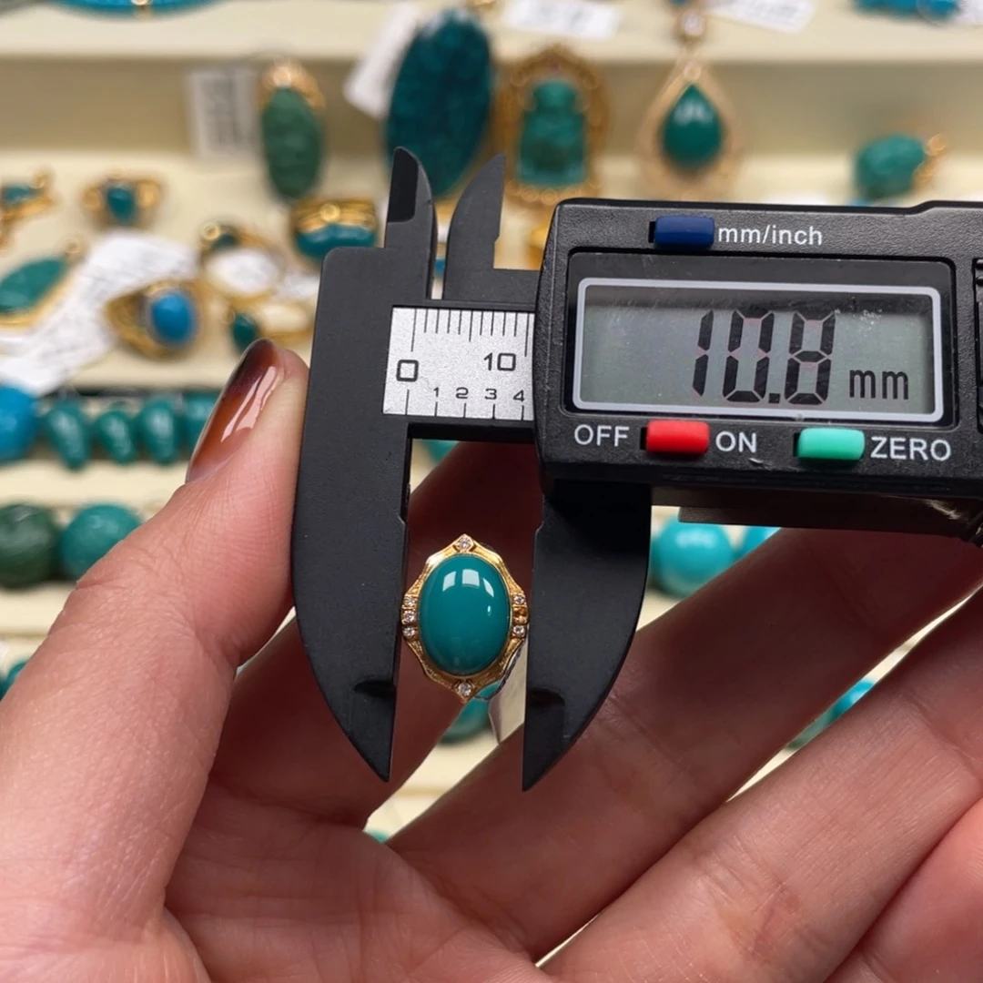 18K金镶嵌绿松石珠宝奇石背云