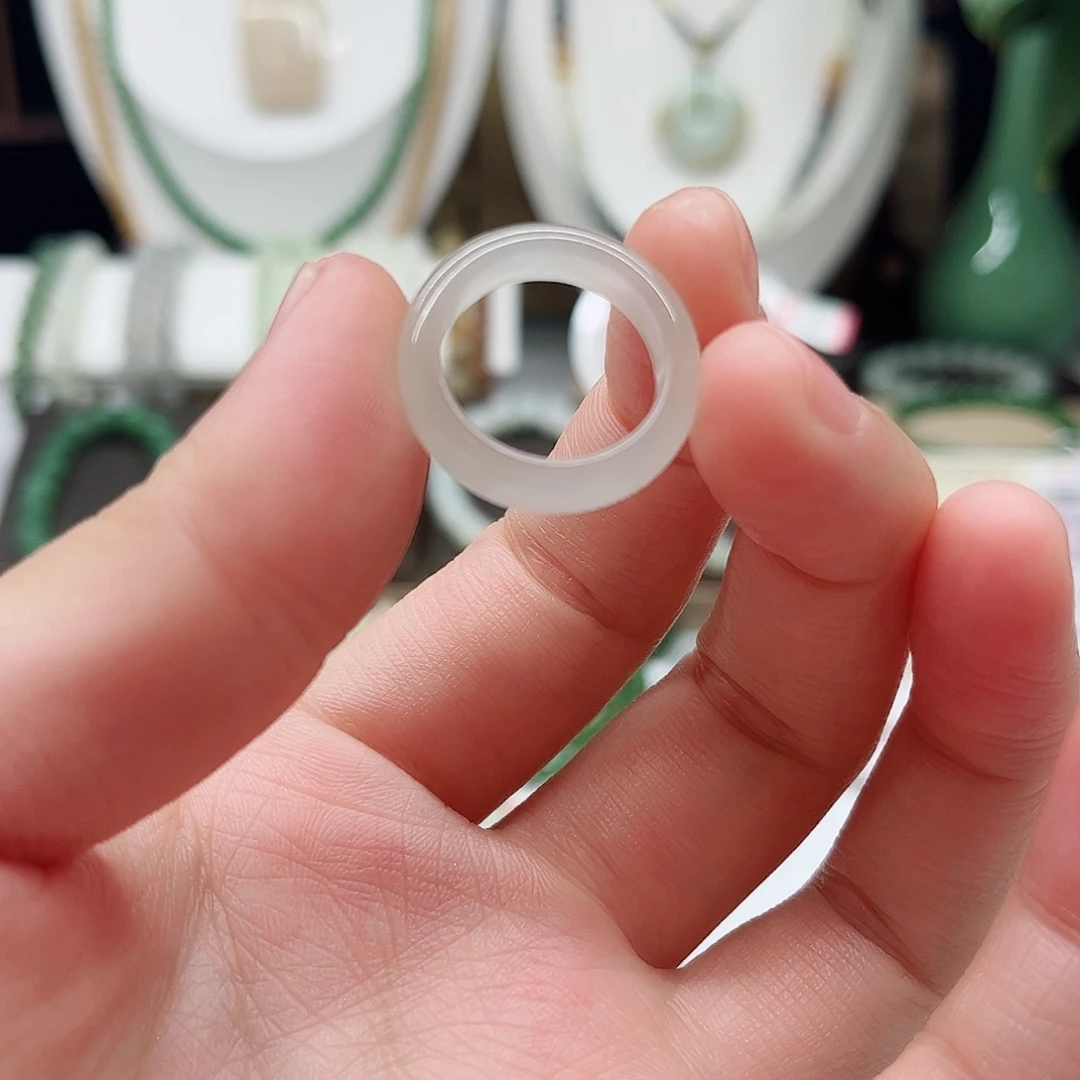 正***仲和田玉未镶嵌戒指