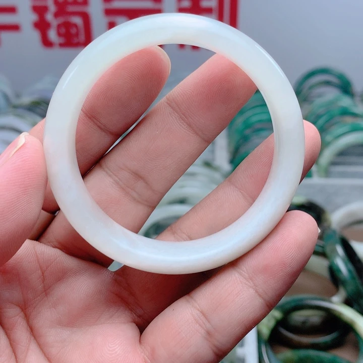 独山玉未镶嵌手镯53