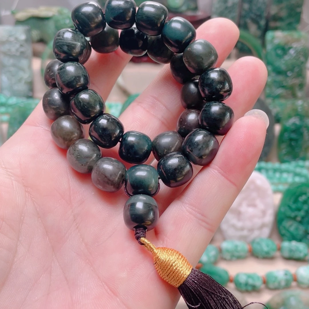 独山玉未镶嵌颈饰