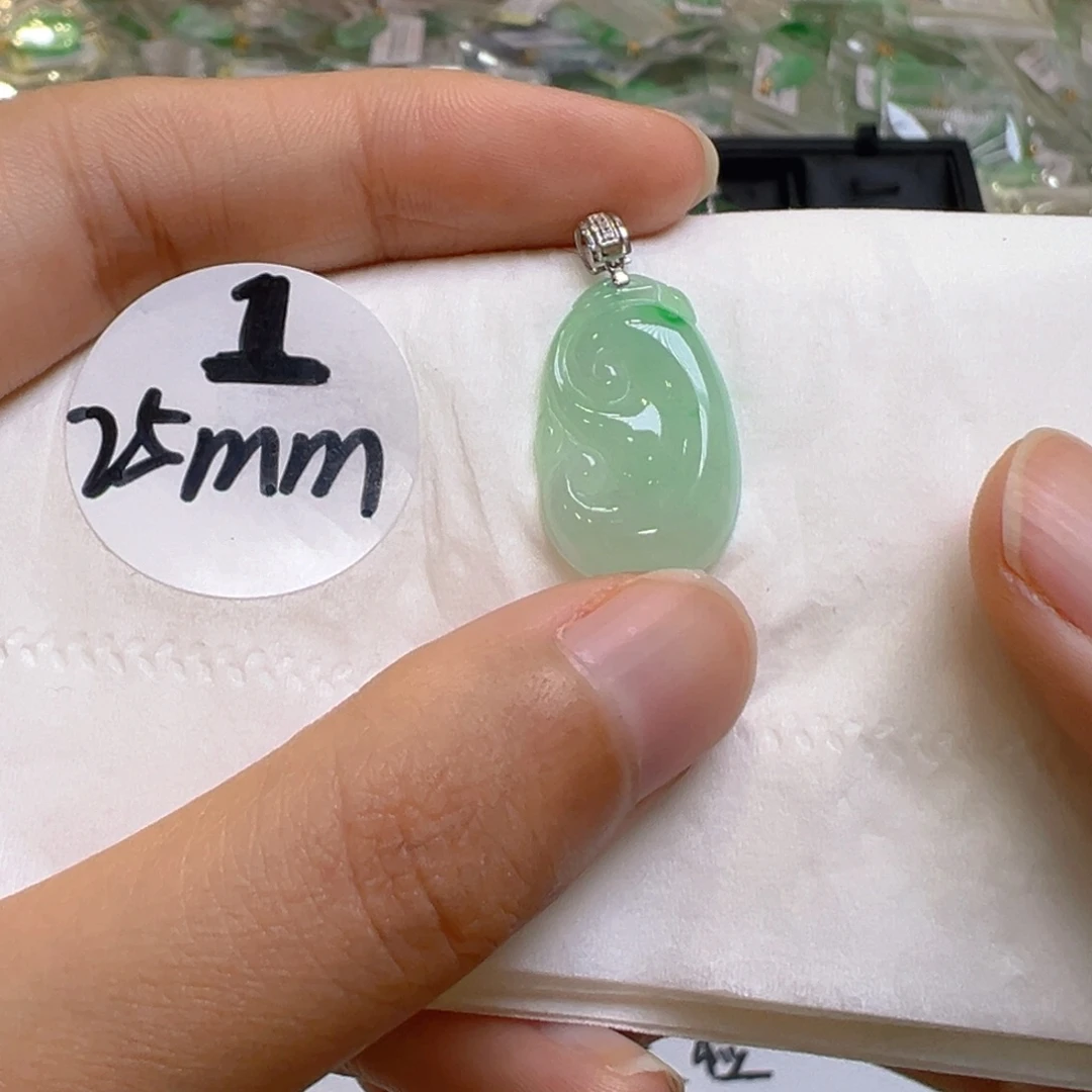 吊坠(不含链)18K金镶嵌翡翠