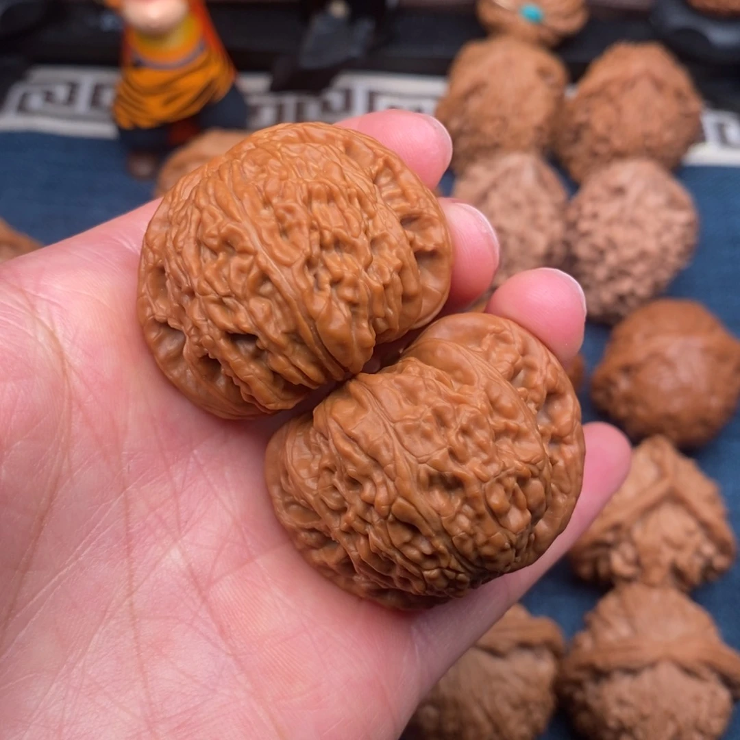 文玩核桃把件40全品红皮闷白