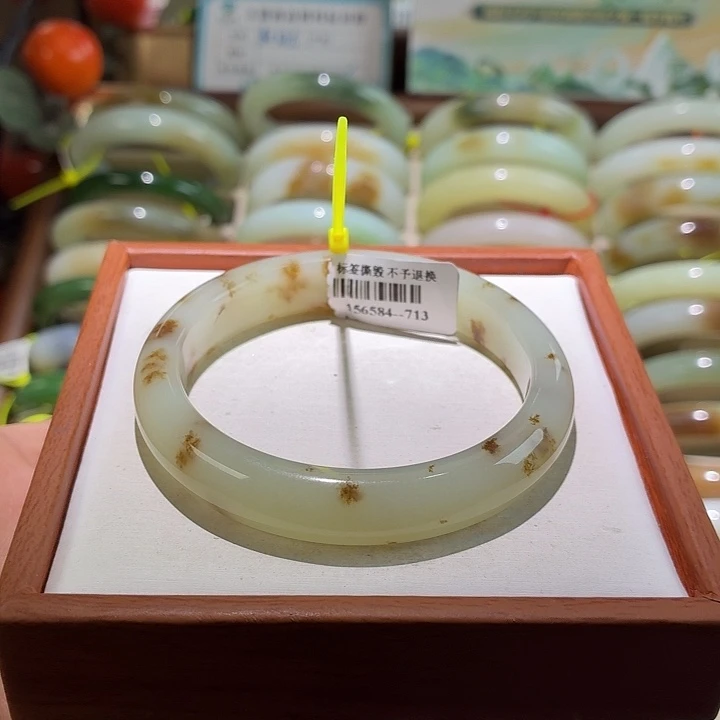 ****ᐝ和田玉未镶嵌手镯纹。  56/57