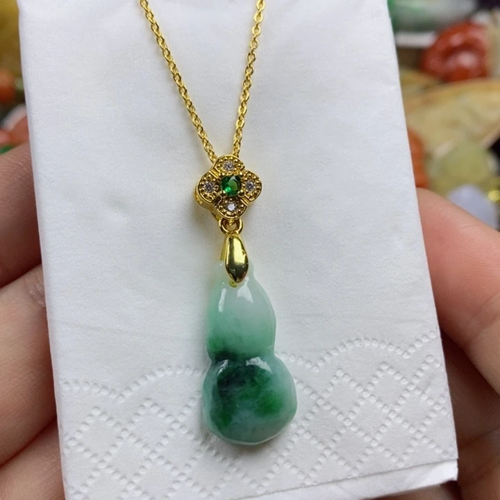 翡翠吊坠(赠链)未镶嵌