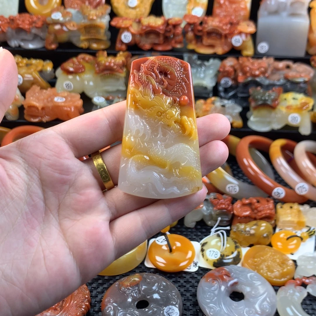 石英质玉（黄龙玉）未镶嵌挂件