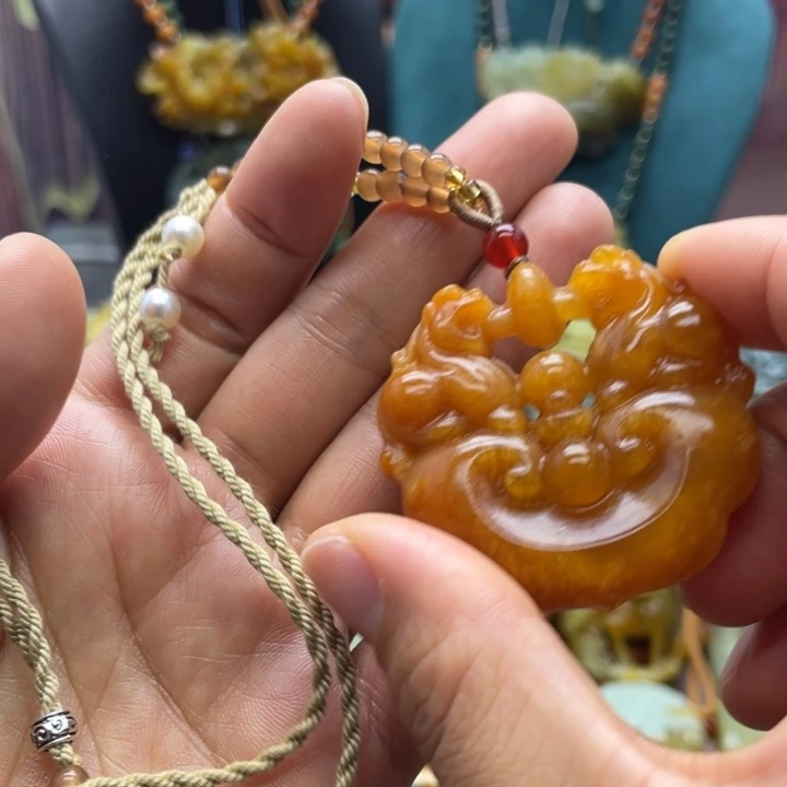 蛇纹石玉未镶嵌颈饰