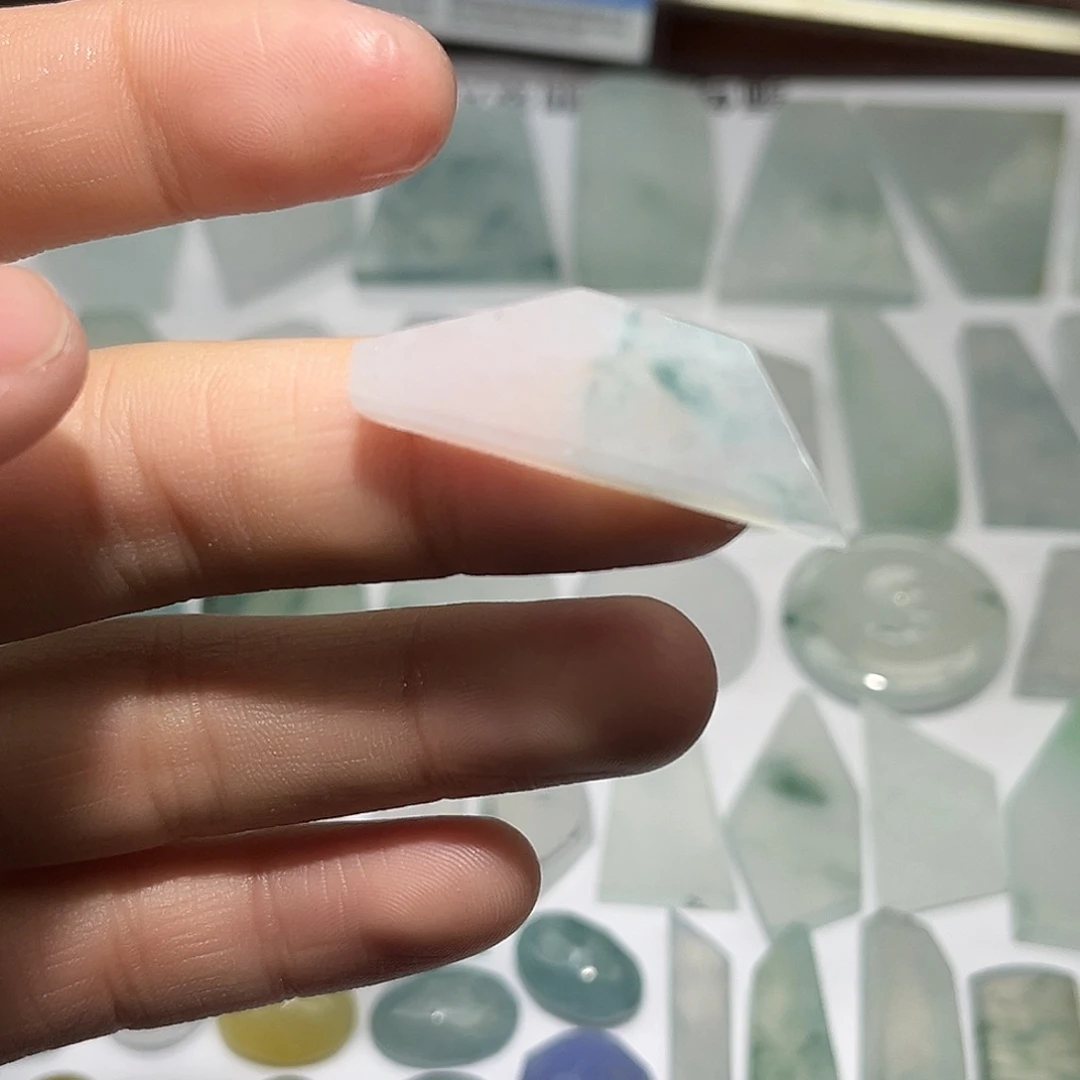 翡翠未镶嵌颈饰5677